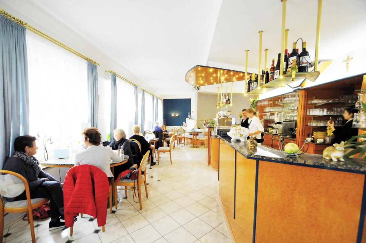 Cafe Am Donautor Hotel Kelheim Kültér fotó