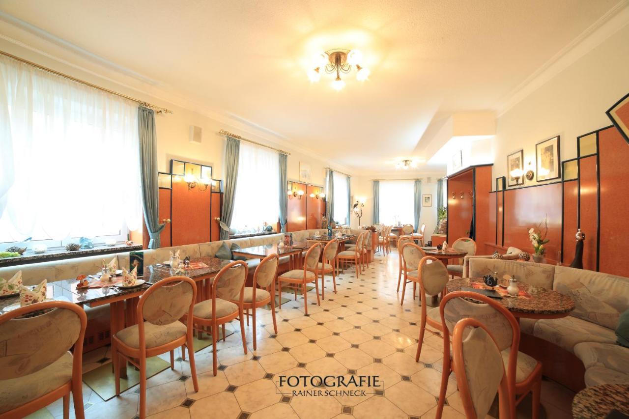 Cafe Am Donautor Hotel Kelheim Kültér fotó