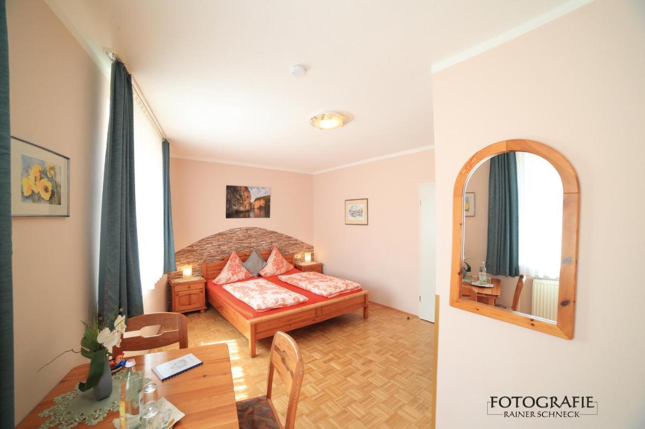Cafe Am Donautor Hotel Kelheim Kültér fotó